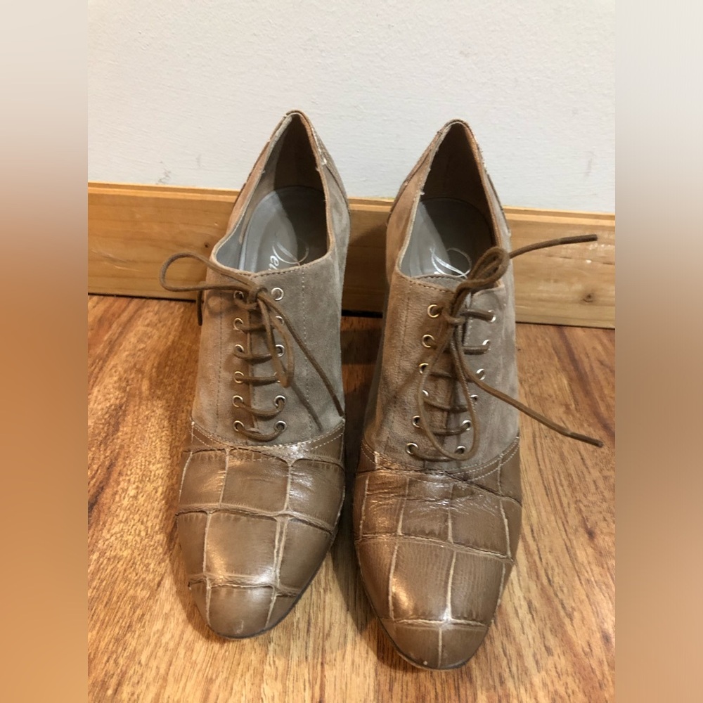 Delman Beige Lace-Up Women's Ankle Vintage Boots Size 8,5.